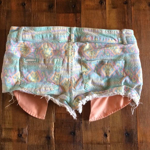 Tribal print shorts with long orange pockets! - Picture 2 of 4