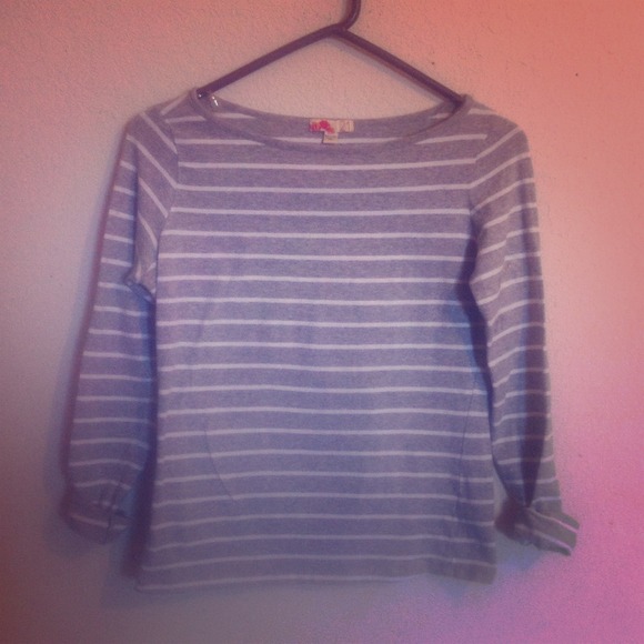 Gray and white striped top. (Bundle price $7)