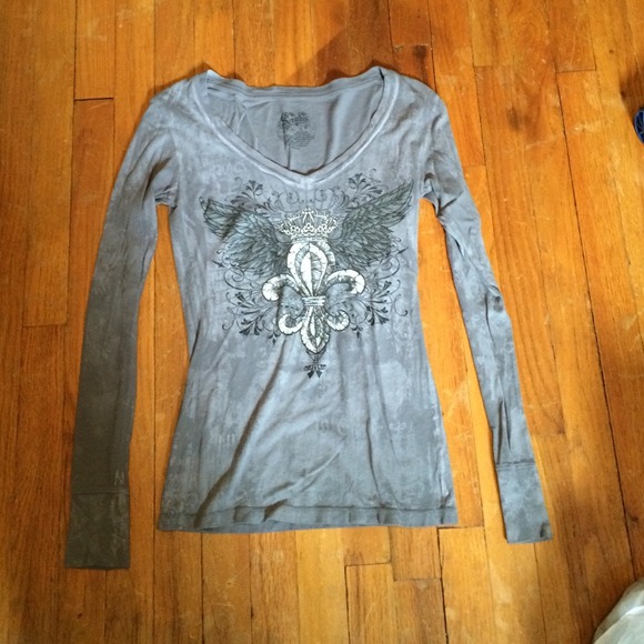 Stranded gray v-neck t-shirt