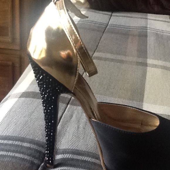 I AM LOOKING  for a golden strip shoes.