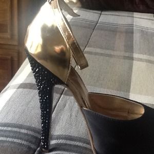 I AM LOOKING  for a golden strip shoes.