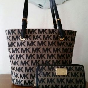 Michael kors handbag and wallet set