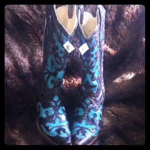 SOLD‼️Brand new Corral inlay boots! Teal & Brown