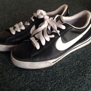 Nike brs. Women size 7