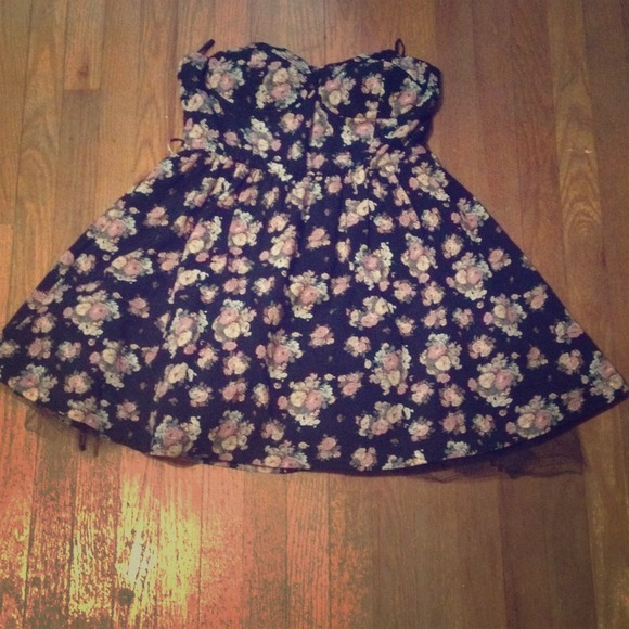 Floral (busty) dress (: