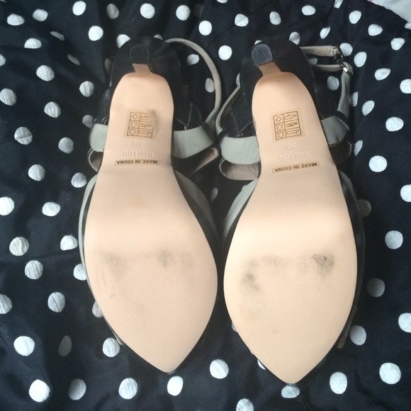 BiBi Lou. Peep toe heels. - Picture 3 of 3