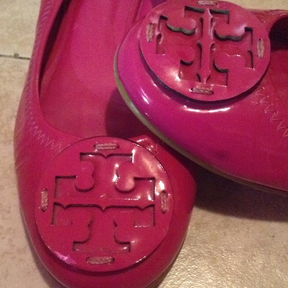 TORY BURCH Reva Ballet Flat Fuschia Patent Size 6M - Picture 2 of 4