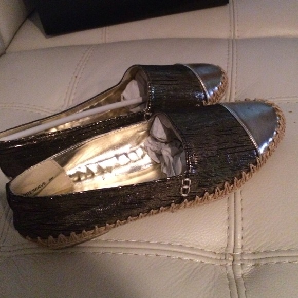 Black and gold toe sparkle flats - Picture 2 of 3