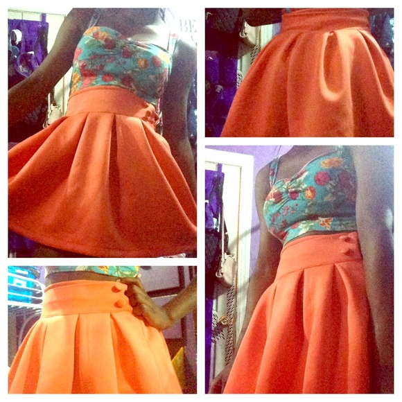 Bright orange high waist skater skirt! 👗💁