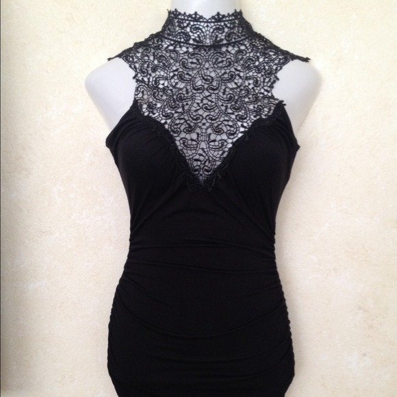 🌸HP!!🌸 short black dress with lace neckline!