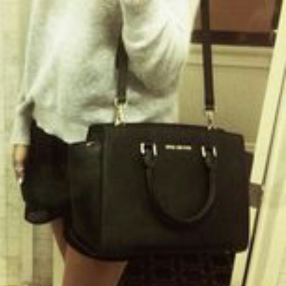 Michael kors bag(black) - Picture 4 of 4