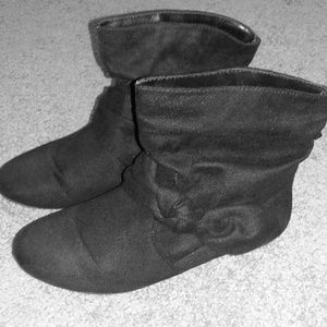 Black anklet boots