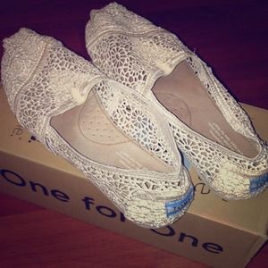 Toms crochet beige