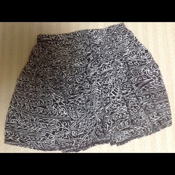 SOLD - Brandy Melville Skirt