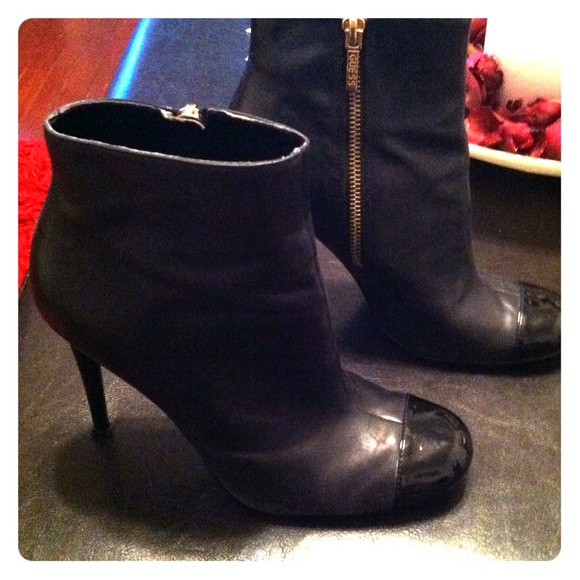 *GUESS* Leather Booties