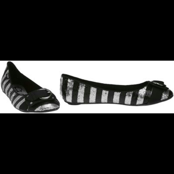 Sugar Shoes - ☆☆HOST PICK☆☆♡Two tone sequin buckled flats.