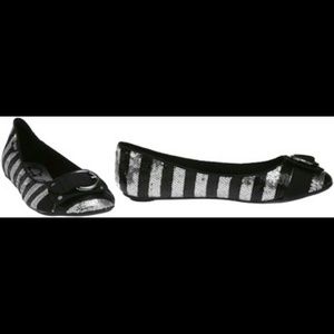 ☆☆HOST PICK☆☆♡Two tone sequin buckled flats.