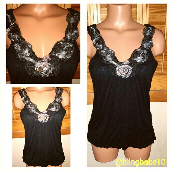 🎉HP 7/25🎉Black top with rose embellish neckline