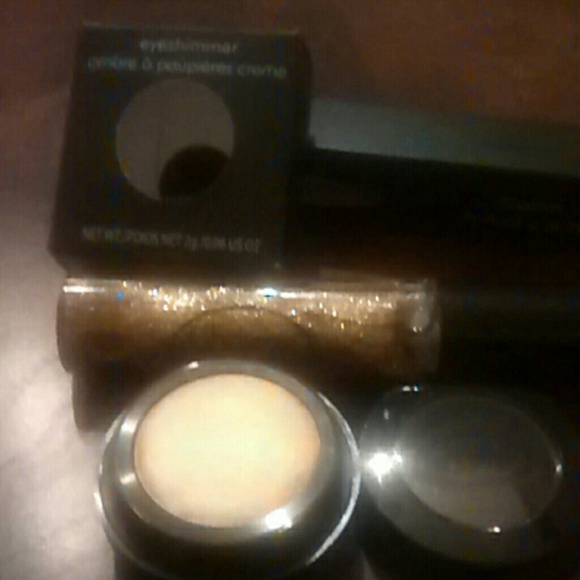 Designer Makeup Bundle - Picture 2 of 3