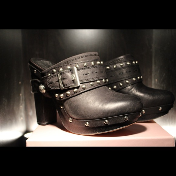 Vince Camuto clogs!