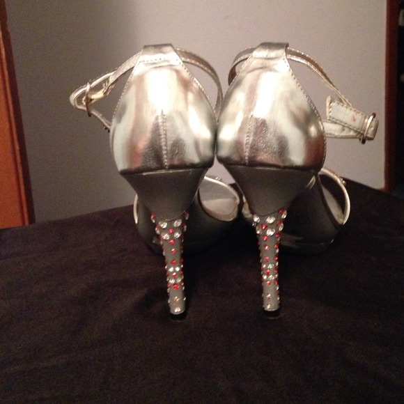 Customized heels - Picture 3 of 4