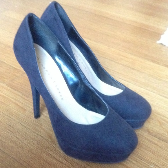 Lauren Conrad black stiletto pumps