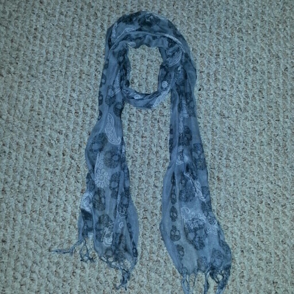 Gray skull scarf