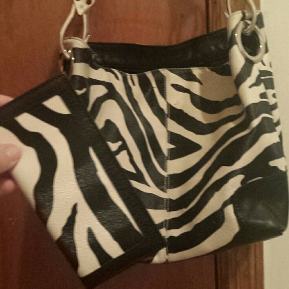 ☆*reduced* Zebra purse with matching check holder - Picture 3 of 3