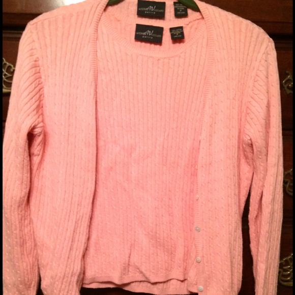 Pink sweater - Picture 2 of 2