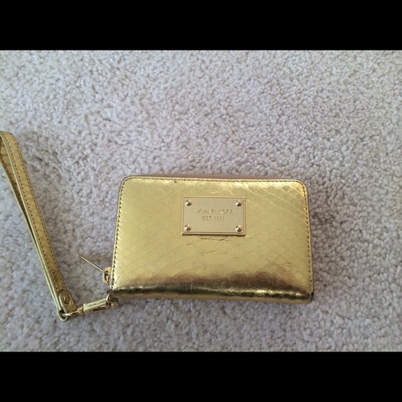 Clutches & Wallets - Michael Kors wristlet wallet