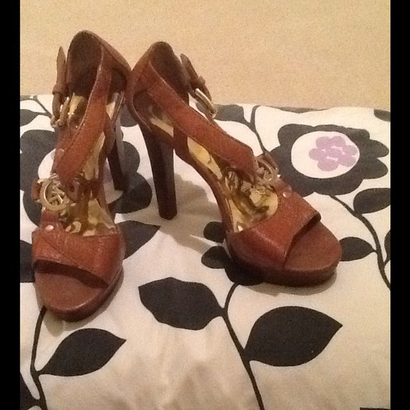 MICHAEL KORS beautiful camel heels!