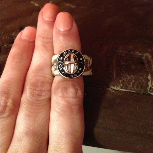 Marc Jacobs turnlock ring size 6