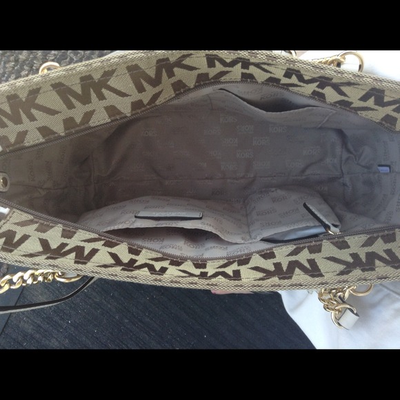 SOLD - Picture 3 of 4