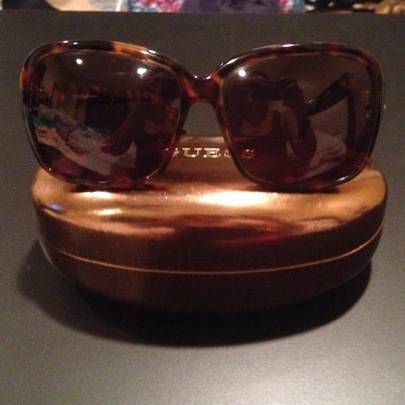 Marciano brown sunnies 😎😎