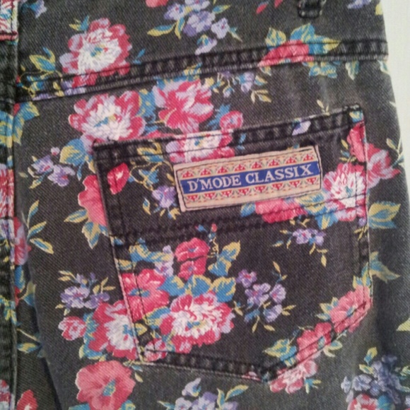BUNDLED Highwaisted Floral Denim Shorts - Picture 3 of 4