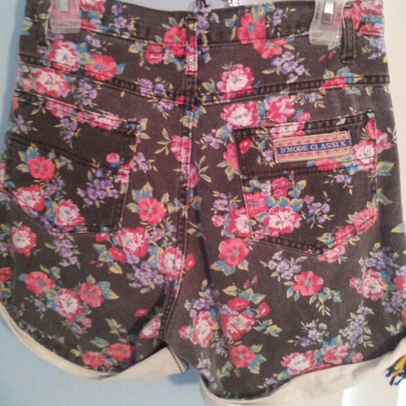 BUNDLED Highwaisted Floral Denim Shorts - Picture 4 of 4