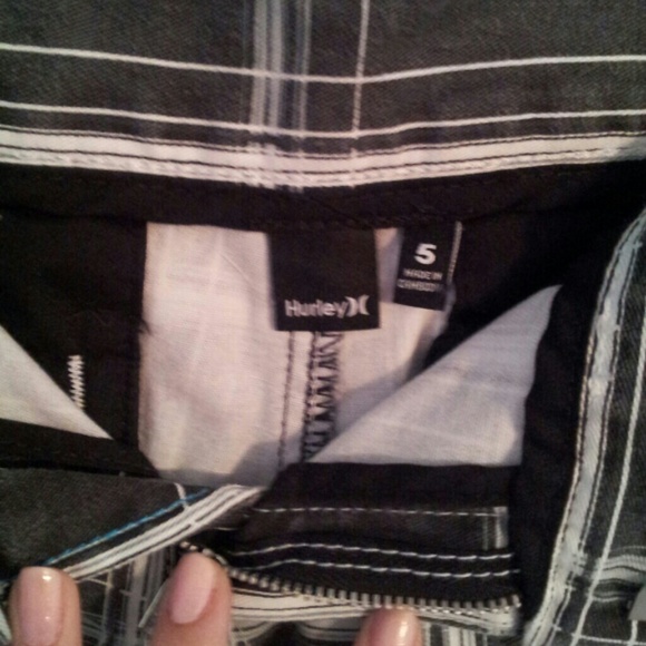 SOLD Hurley Plaid Shorts - Picture 2 of 4