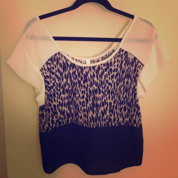 Black and White patterned top