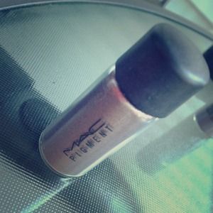 🎀 MAC " Mauvement " Pigment !