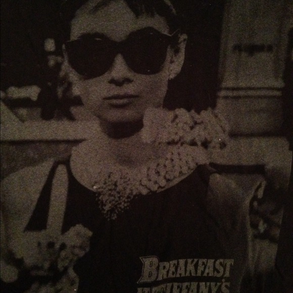 Breakfast with Tiffanys black T-shirt - Picture 2 of 4