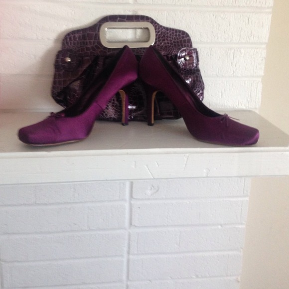 Deep Purple satin boxednose pumps Traded
