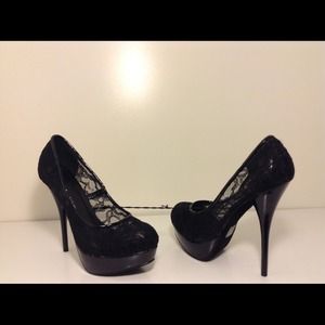 Cute lace detailed night shoe!!!