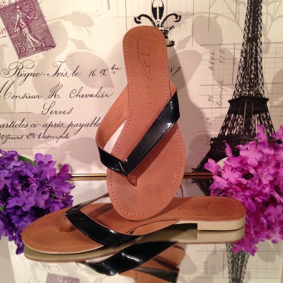 Tan & Black Flip Flop Style Sandals - Picture 2 of 4