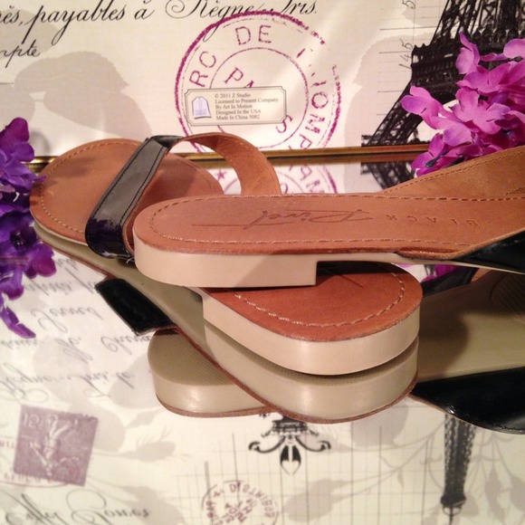 Tan & Black Flip Flop Style Sandals - Picture 4 of 4