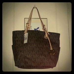 Michael Kors Jet Set Signature Tote