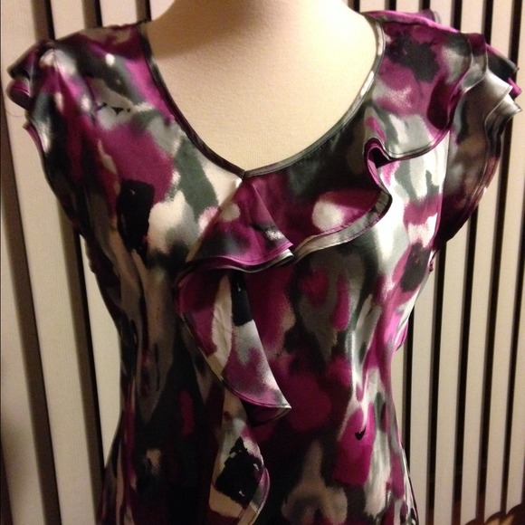 🎉2x's HP🎉Dress Barn Ruffle Top - Picture 2 of 4