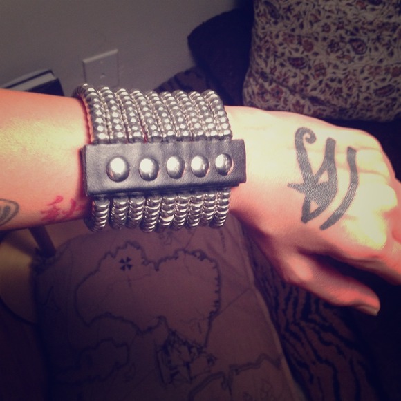 ✨SOLD✨Multi strand silver Rocker wristband