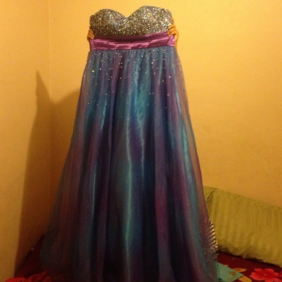 Prom sparkly dress. - Picture 2 of 4