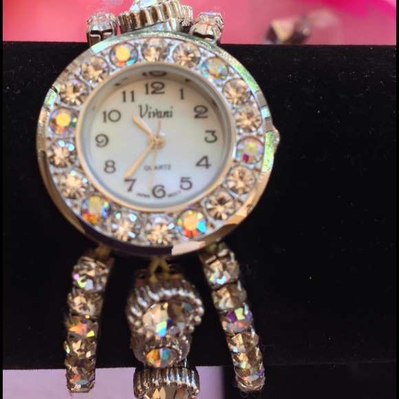 NWT....Ladies 💓VIVANI crystal bracelet watch💕