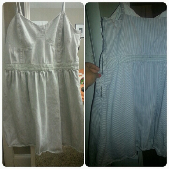 X SOLD LOCAL X White and black striped dress!